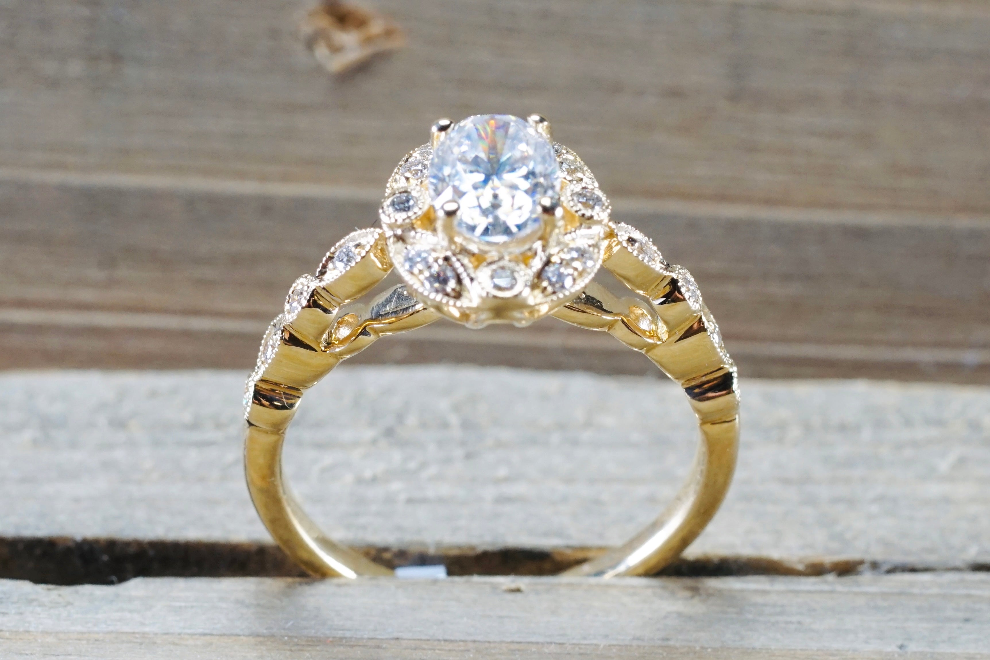 Orsa Oval Diamond Ring