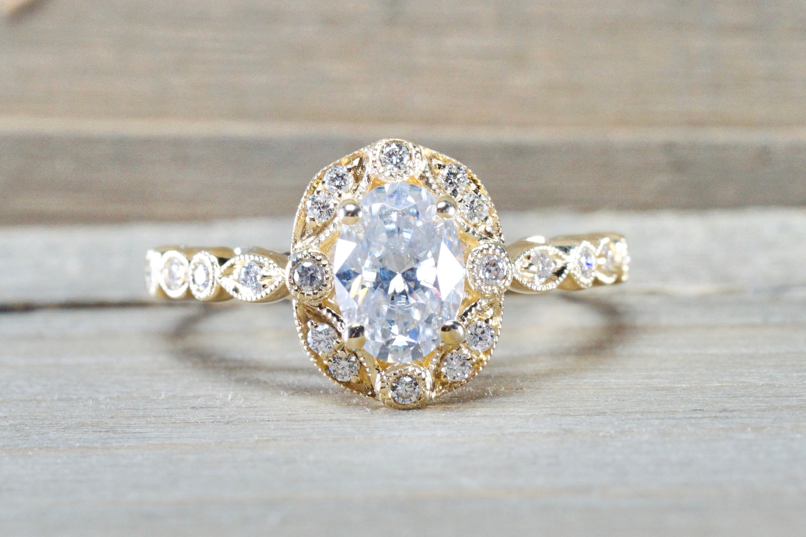 Orsa Oval Diamond Ring