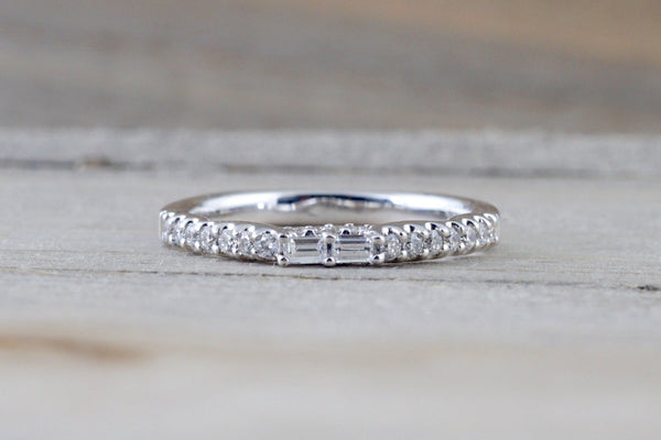18kt White Gold Round Brilliant And Baguette Cut Diamond Ring ...