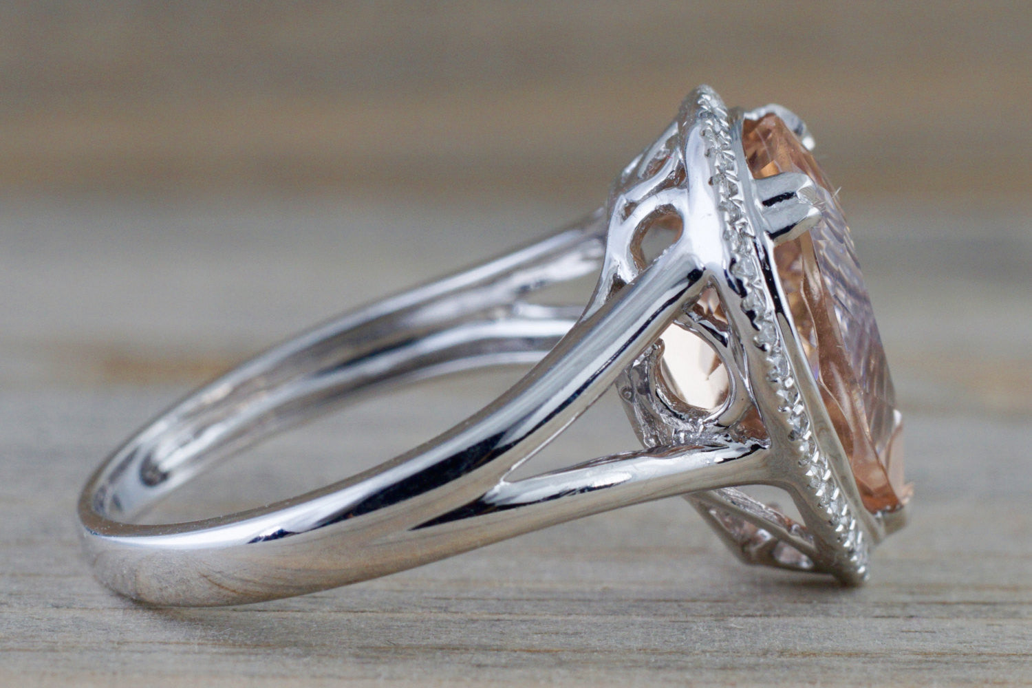 4.16 cts 14k White Gold Pear Peach Pink Morganite set in a Diamond Hal – Brilliant Facets 4.16 cts 14k White Gold Pear Peach Pink Morganite set in a Diamond Hal – Brilliant Facets