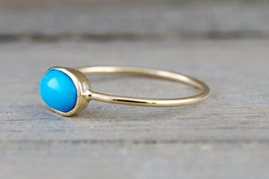 14k Yellow Gold Oval Bezel Natural Turquoise 0.66 carats Band Ring