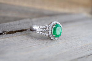 18k White Gold Classic Natual Colombian Emerald Oval Diamond Halo Engagement Wedding Ring