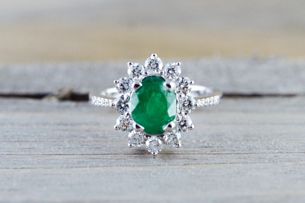 18k White Gold Classic Natual Colombian Emerald Oval Diamond Halo Band Engagement Wedding Ring