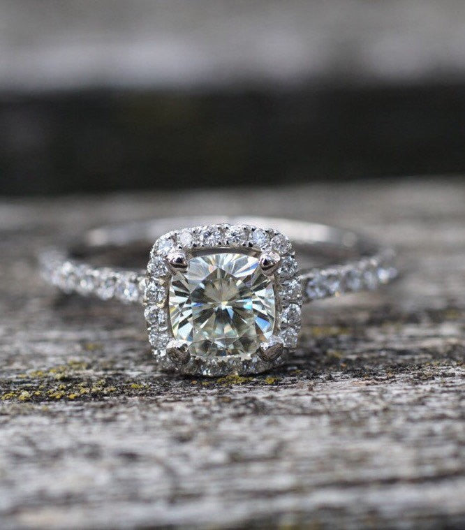 18k White Gold Cushion Moissanite Diamond Halo Engagement Promise Ring